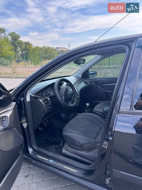 Хэтчбек Ford Focus 2000 в Новомосковске