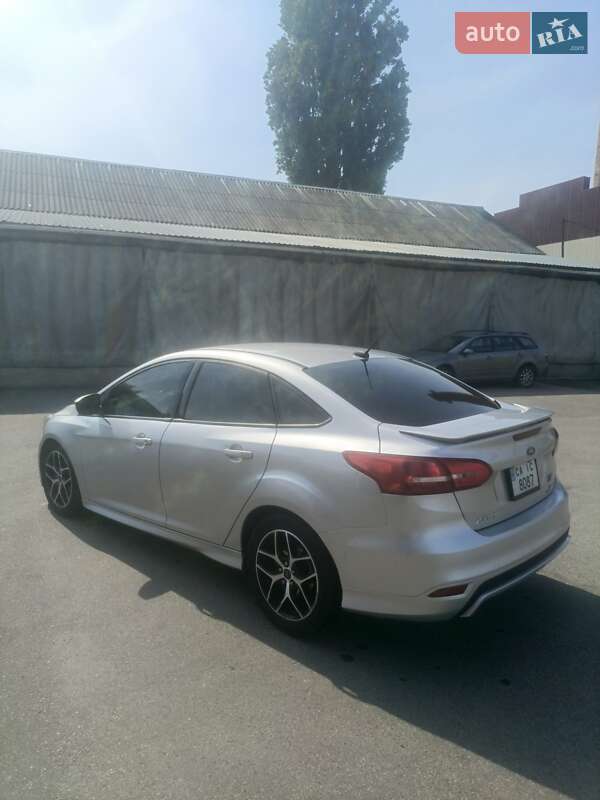 Седан Ford Focus 2015 в Черкасах