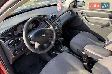 Хэтчбек Ford Focus 2000 в 