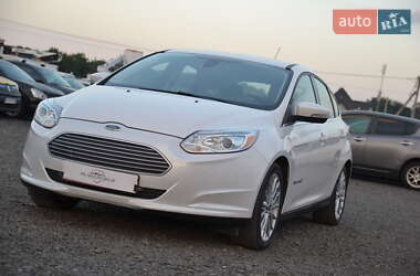 Хэтчбек Ford Focus 2013 в 
