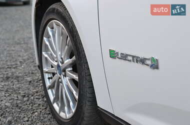 Хэтчбек Ford Focus 2013 в 
