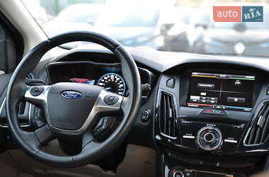 Хэтчбек Ford Focus 2013 в 