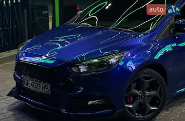 Хетчбек Ford Focus 2013 в 