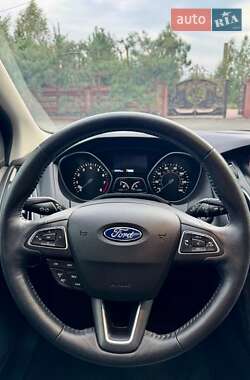 Хэтчбек Ford Focus 2017 в 