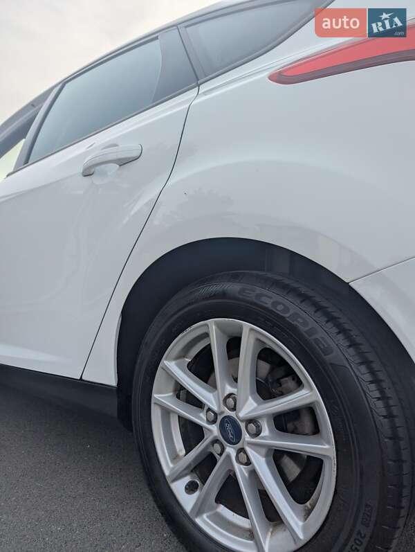 Хетчбек Ford Focus 2016 в Чернівцях фото 4 Хетчбек Ford Focus 2016 в Чернівцях
