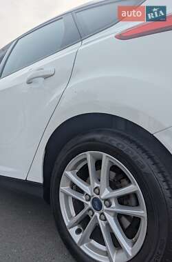 Хэтчбек Ford Focus 2016 в 