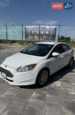 Хэтчбек Ford Focus 2014 в 