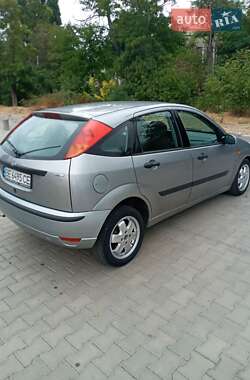 Хэтчбек Ford Focus 2003 в 