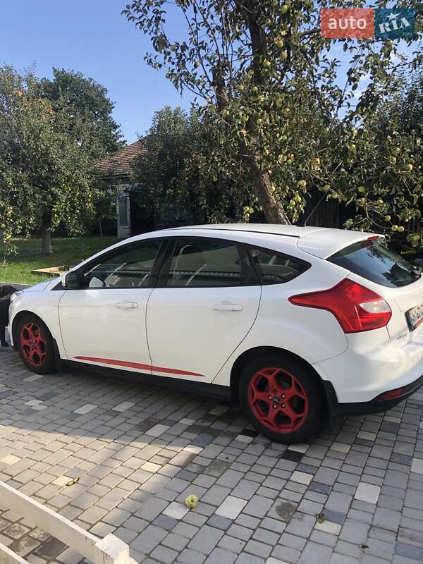 Хэтчбек Ford Focus 2012 в Овруче