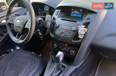 Хэтчбек Ford Focus 2015 в 