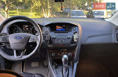 Хэтчбек Ford Focus 2015 в 