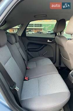 Хэтчбек Ford Focus 2005 в 