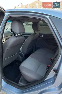 Хэтчбек Ford Focus 2005 в 