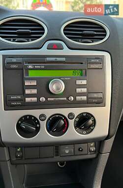 Хэтчбек Ford Focus 2005 в 