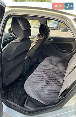 Хетчбек Ford Focus 2006 в 