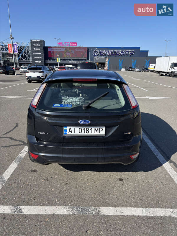 Хэтчбек Ford Focus 2010 в Рокитном