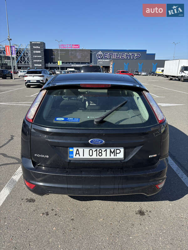 Хэтчбек Ford Focus 2010 в Рокитном