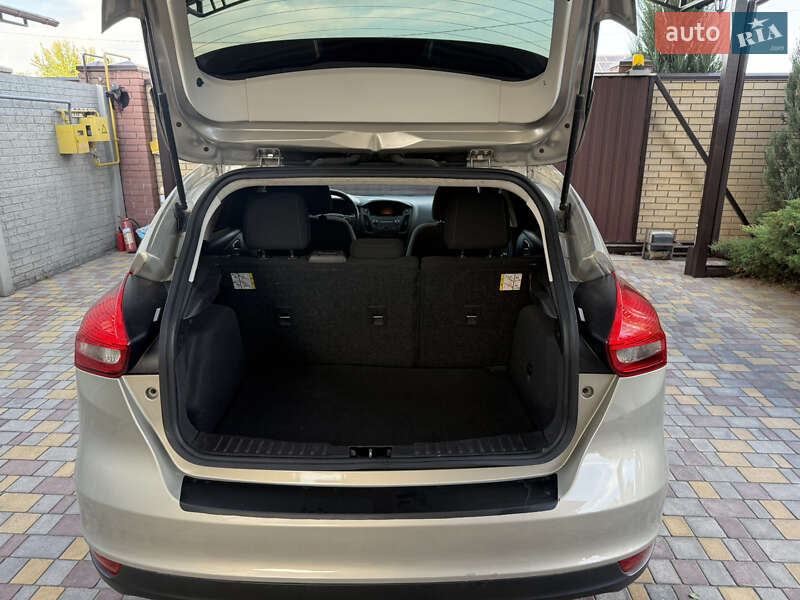 Хэтчбек Ford Focus 2015 в Днепре
