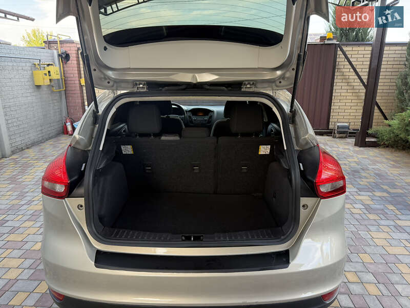 Хэтчбек Ford Focus 2015 в Днепре
