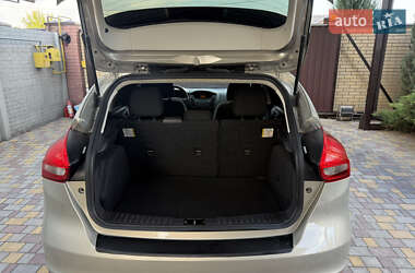Хэтчбек Ford Focus 2015 в 