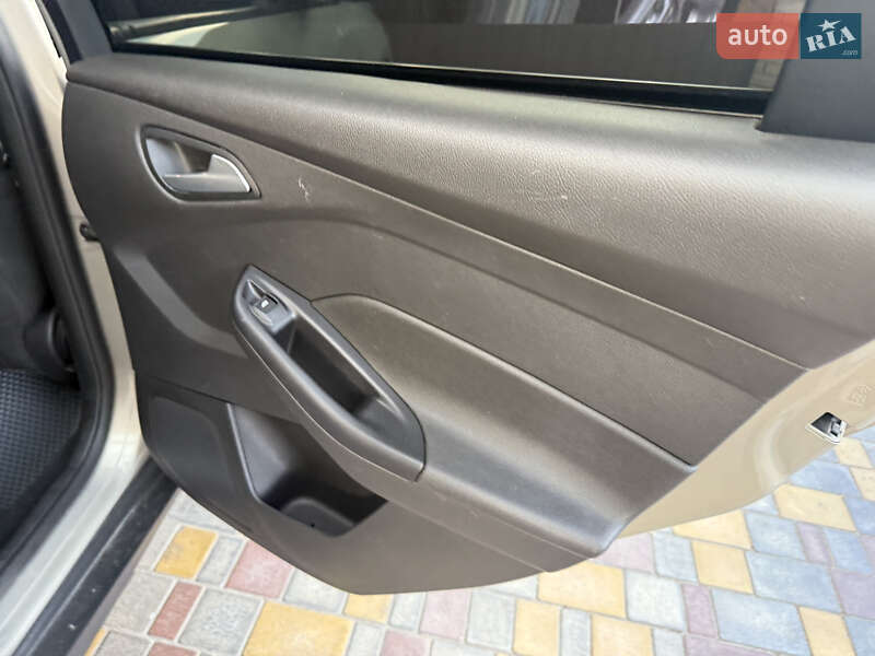 Хэтчбек Ford Focus 2015 в Днепре