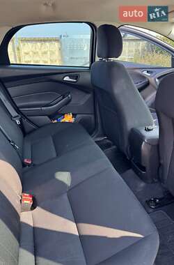 Седан Ford Focus 2015 в Ужгороде