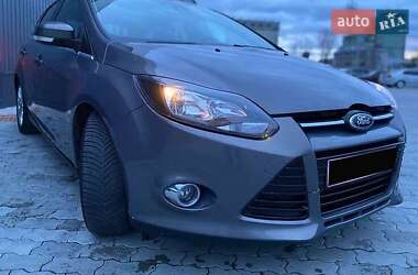 Хэтчбек Ford Focus 2011 в 