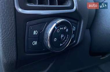 Хэтчбек Ford Focus 2011 в 