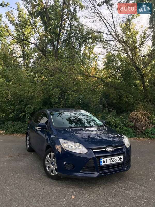 Хэтчбек Ford Focus 2013 в 