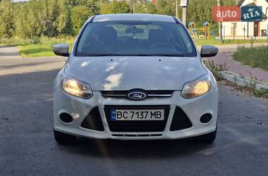 Хэтчбек Ford Focus 2012 в 