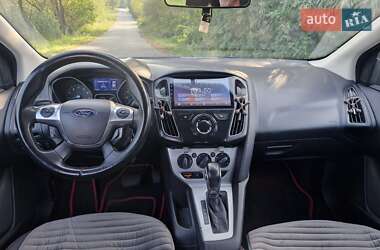 Хэтчбек Ford Focus 2012 в 