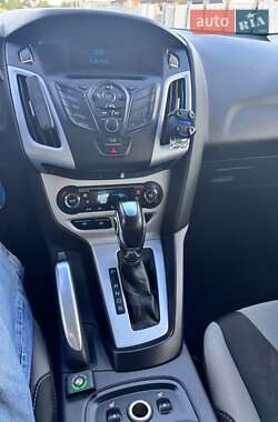 Хэтчбек Ford Focus 2012 в 