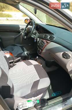 Хэтчбек Ford Focus 1999 в 