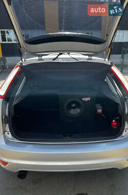 Хэтчбек Ford Focus 2011 в 