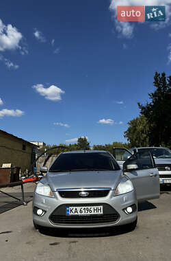 Хэтчбек Ford Focus 2011 в 