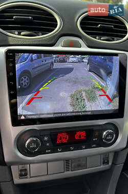 Хэтчбек Ford Focus 2011 в 