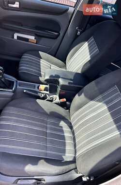 Хэтчбек Ford Focus 2011 в 