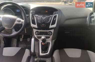 Хетчбек Ford Focus 2012 в 