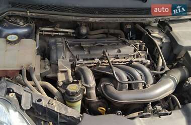 Хэтчбек Ford Focus 2011 в 