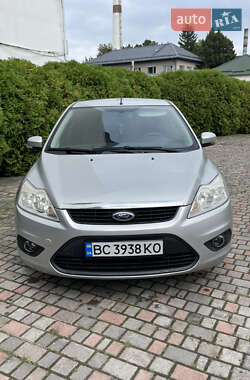 Хэтчбек Ford Focus 2010 в 
