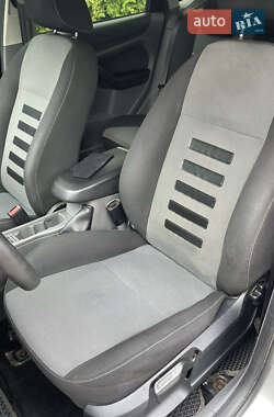 Хэтчбек Ford Focus 2010 в 