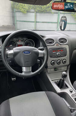 Хэтчбек Ford Focus 2010 в 