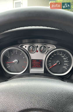 Хэтчбек Ford Focus 2010 в 