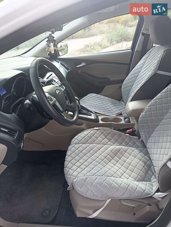 Хэтчбек Ford Focus 2014 в Новомосковске