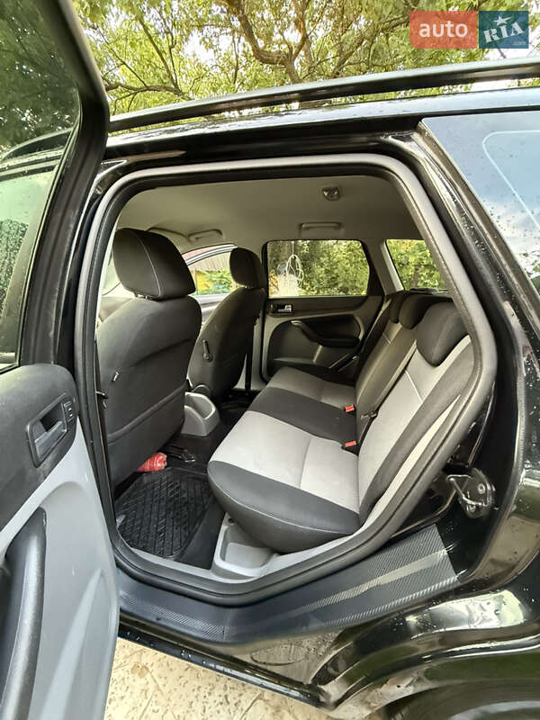 Универсал Ford Focus 2010 в Дубровице