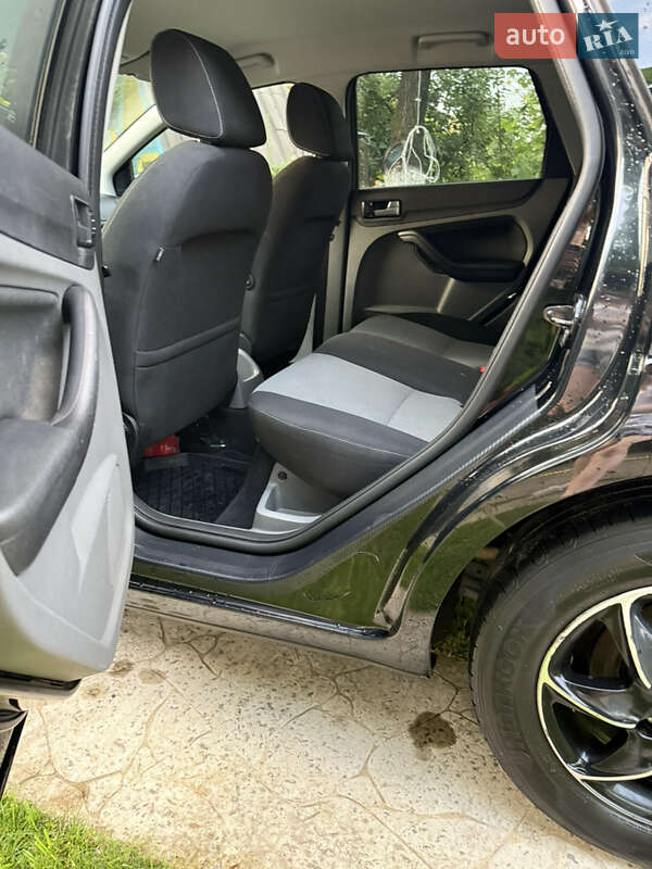 Универсал Ford Focus 2010 в Дубровице