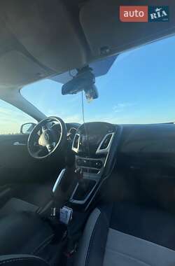 Седан Ford Focus 2011 в 