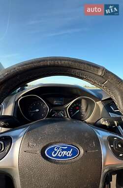 Седан Ford Focus 2011 в 