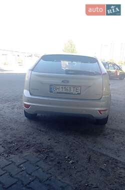 Хэтчбек Ford Focus 2011 в 