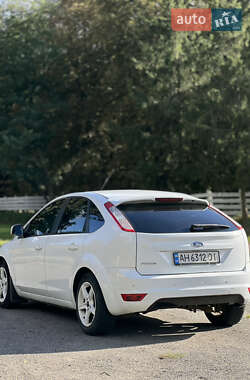 Хэтчбек Ford Focus 2010 в 